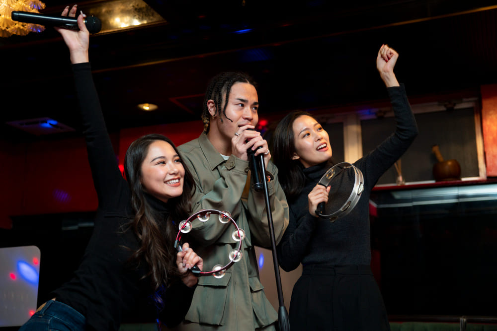 尾牙主持人費用價格一覽表，藝人推薦與專業主持人大評比！