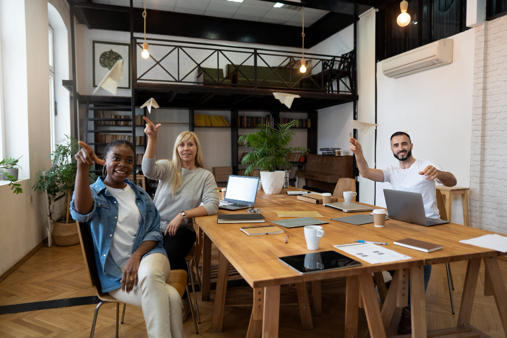 共同工作空間(Coworking Space)又稱為共享辦公室,除了適合全職SOHO族之外,也適合可