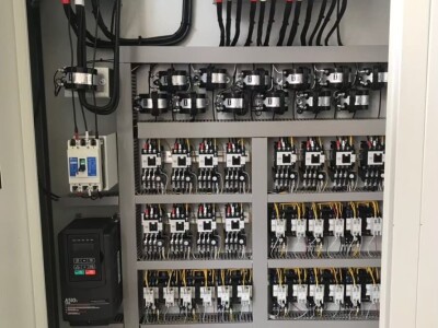 三相220V研磨機拋光操做箱設計