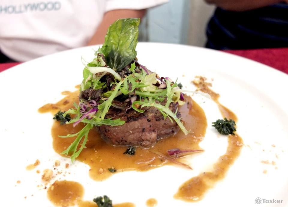 嫩煎菲力牛排佐波爾特紅