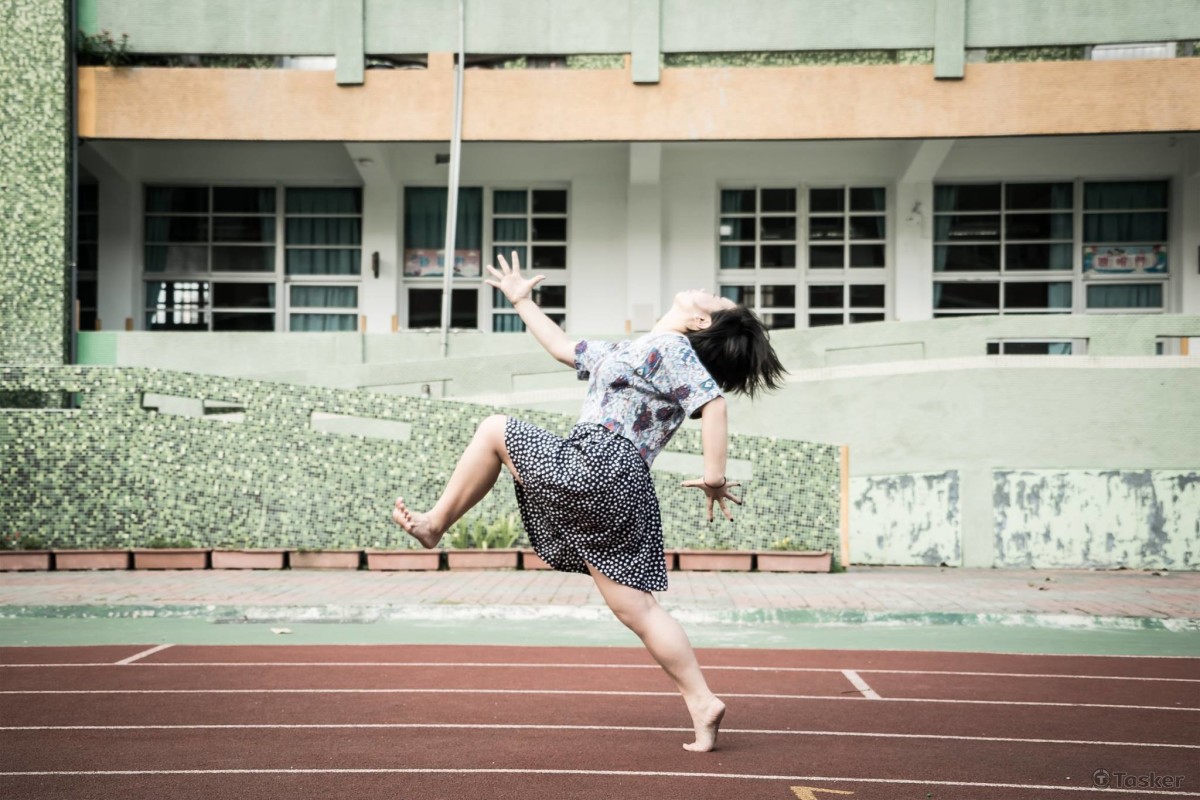 keep dancing on my own