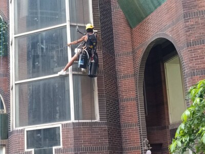 高空繩索、外牆防水及矽膠更換工程