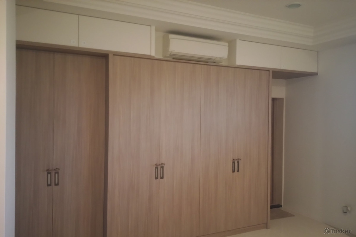 衣櫃因格局設計成前後深度不一樣的層次感