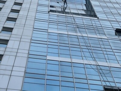 高空蜘蛛人作業