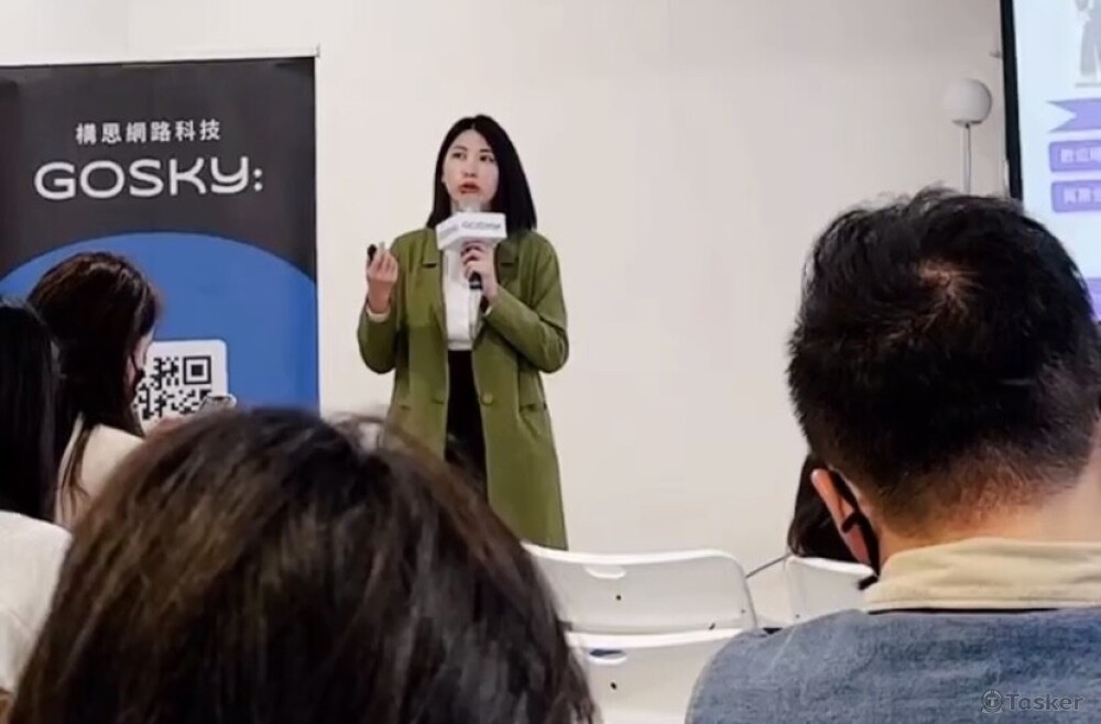 社群魔法講座，同時擔任主持人與講座講師