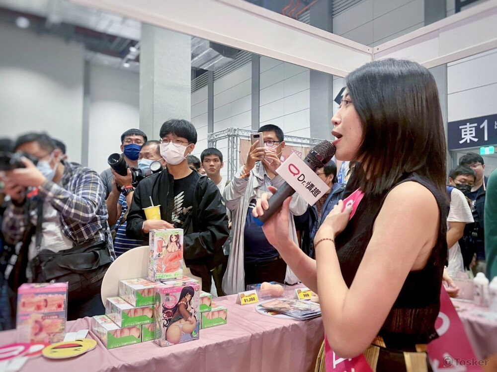 AGA成人展 / 現場主持活動