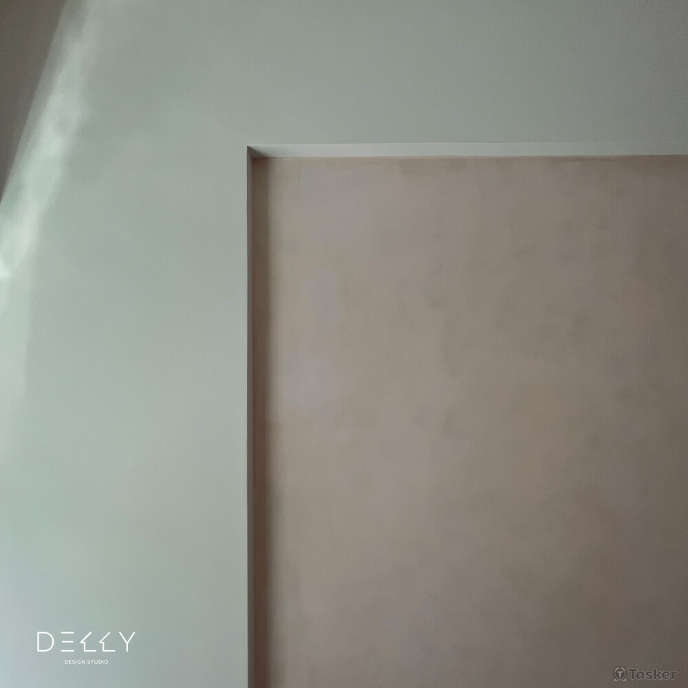 融合木質元素與潔白牆面，營造優雅溫馨氛圍