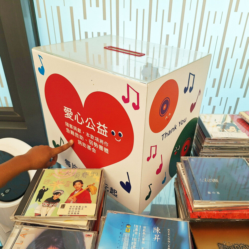 美術館咖啡_公益箱外觀