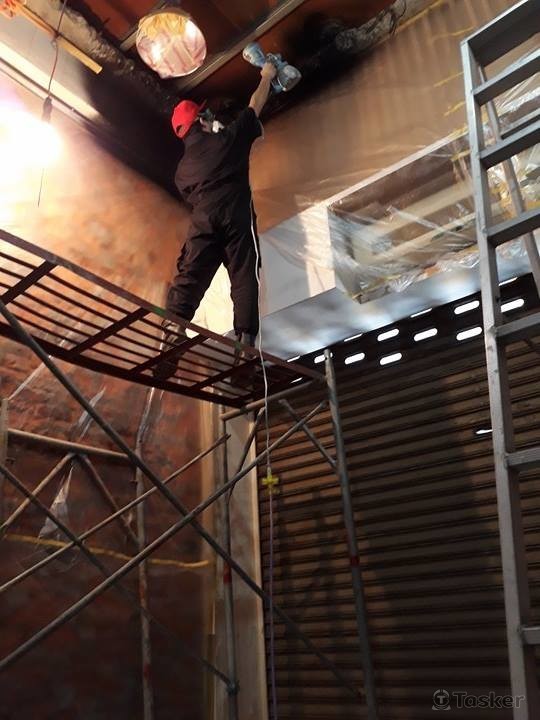 大面積噴漆防護包膜  樓高大可鷹架