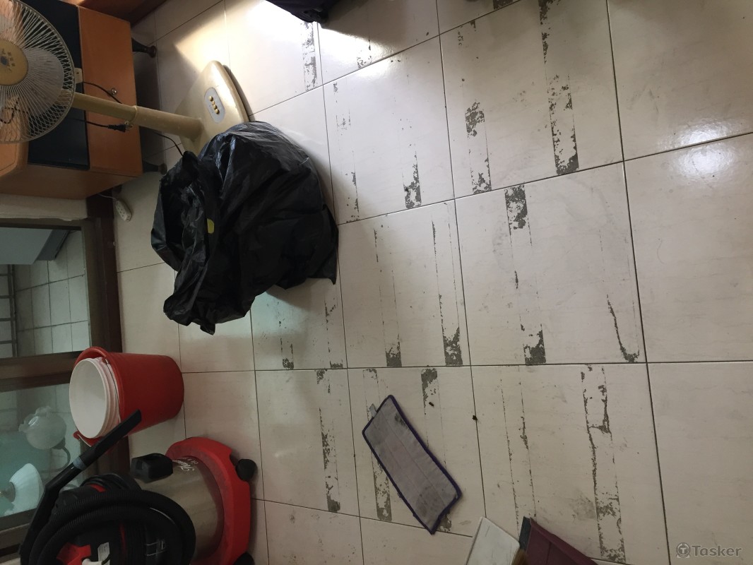 地板殘膠處理前