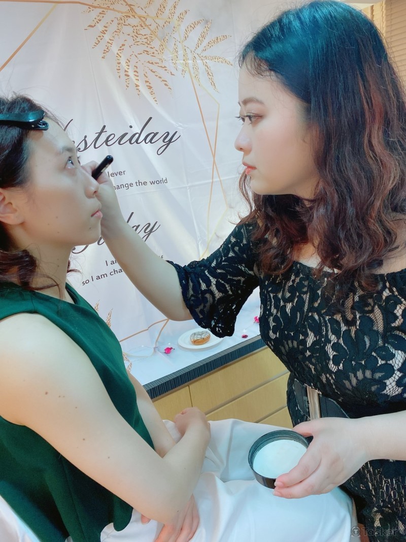 找網美來畫彩妝