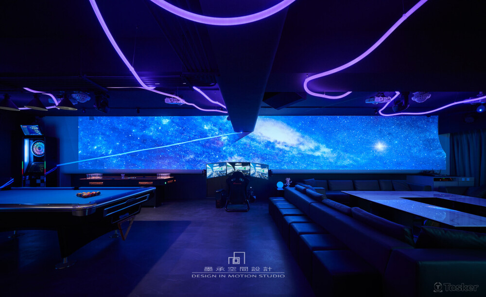 如幻。 9米寬幅連屏投影，客製宇宙動畫，使賓客沉浸在娛樂幻境中