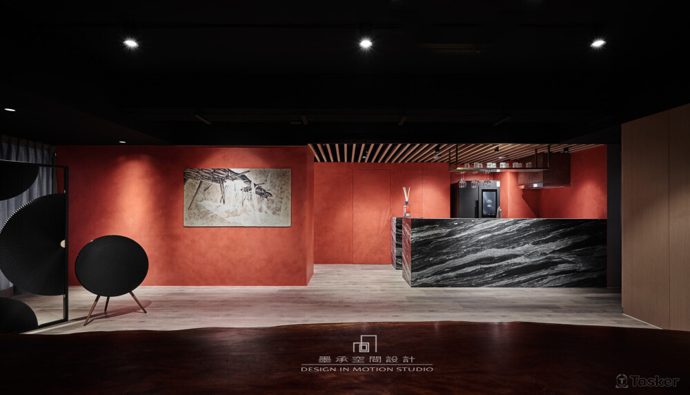 水墨砂紅。藝術畫作:<鏡>，2016，畫家<吳上瑋>