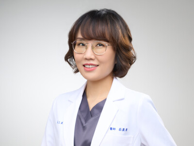 醫師形象照 | 美上美皮膚科