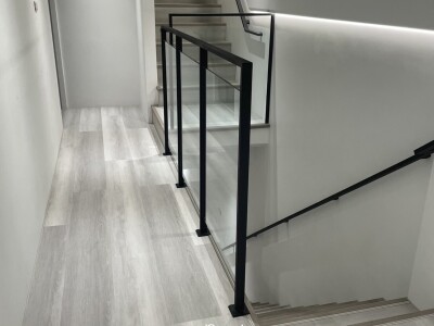 地板及扶手