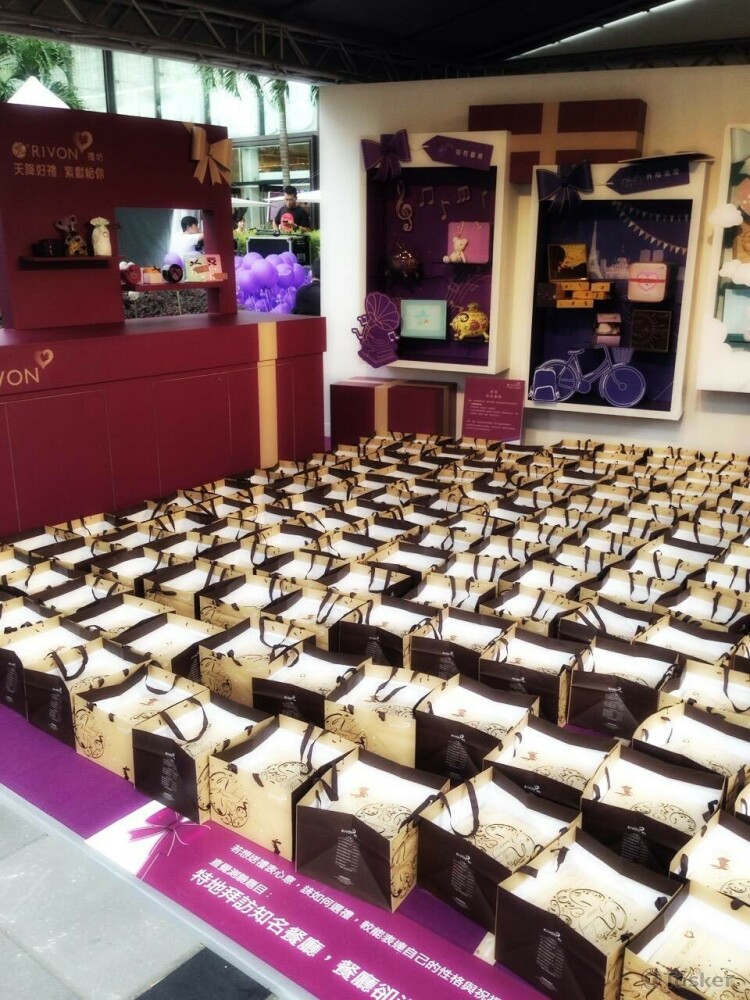 中秋映月心光木製燈盒，限量300盒現場發送