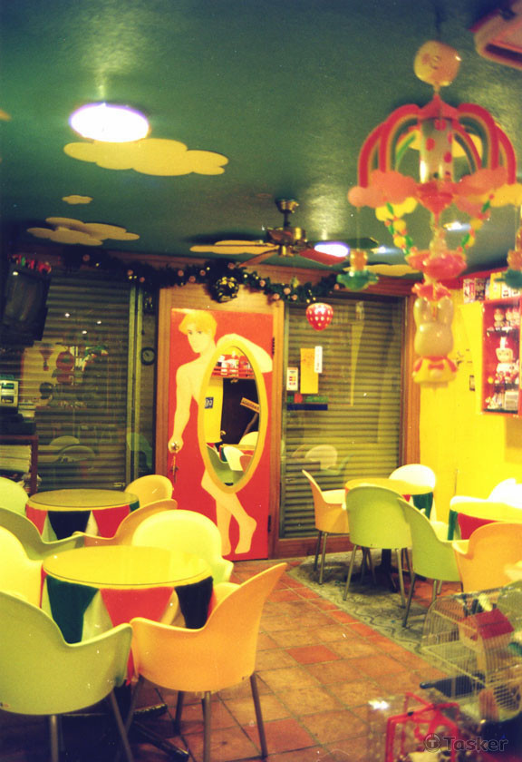 喫茶樂園旋轉木馬~店內入門實景2