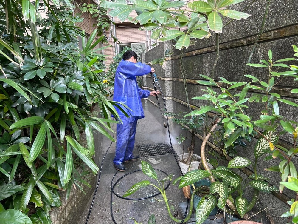 外牆清理中