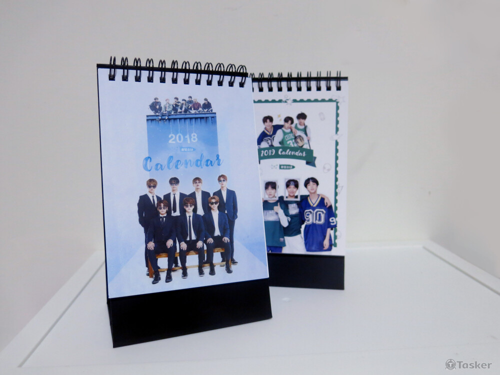 桌曆封面設計(前：2018；後：2019)