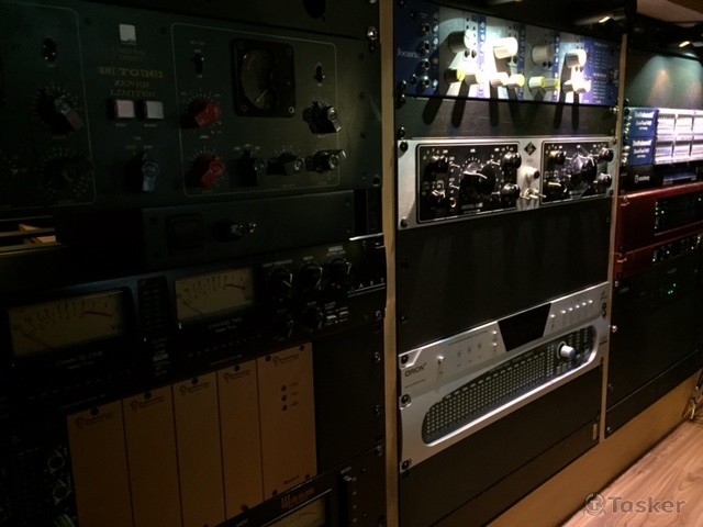 錄音室A 機櫃一角