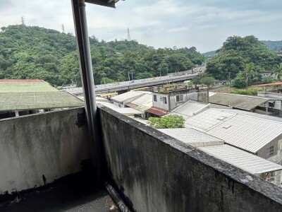 鐵皮屋頂雨排管增加透氣管