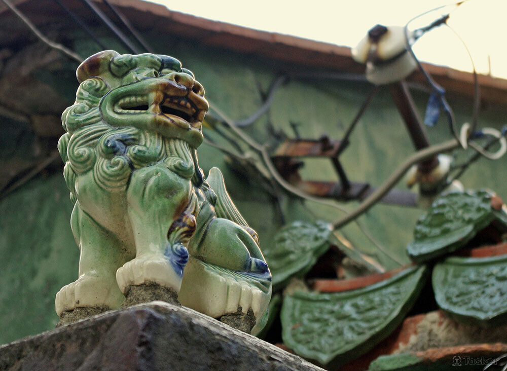 請來信insidethese@gmail.com