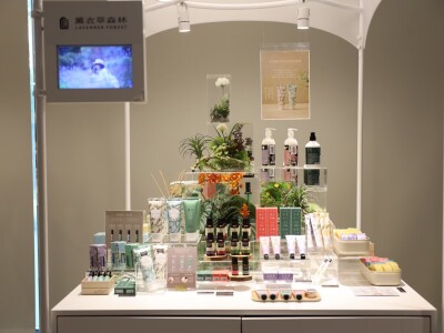 百貨櫥窗商品陳列