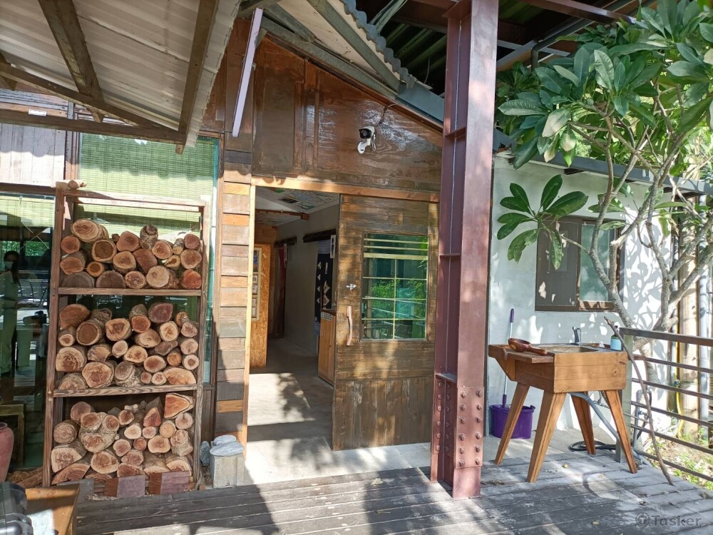 咖啡廳偶角_木頭氣息與生命力