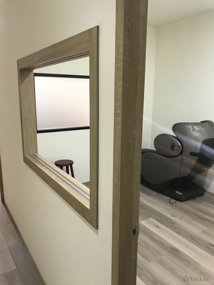 主臥入門前規劃雙開窗, 讓空氣流通更為順暢