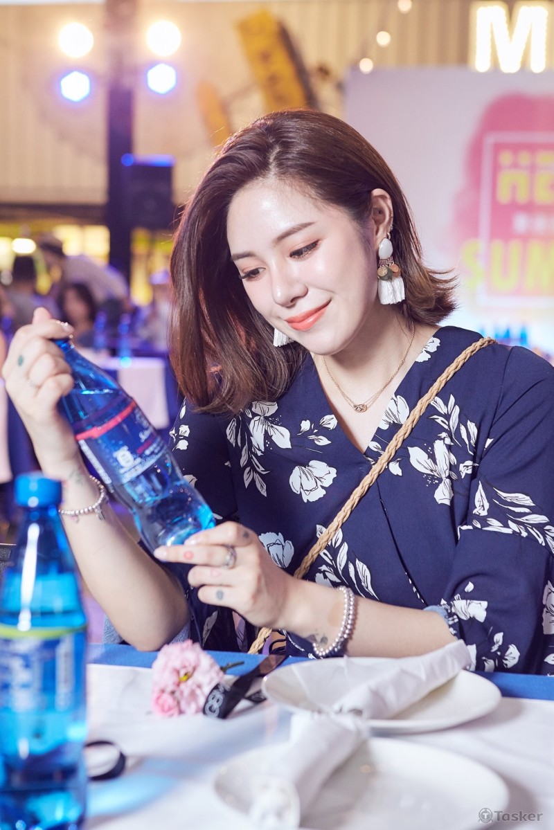 ELLE x 泰拉Tyra x Schweppes