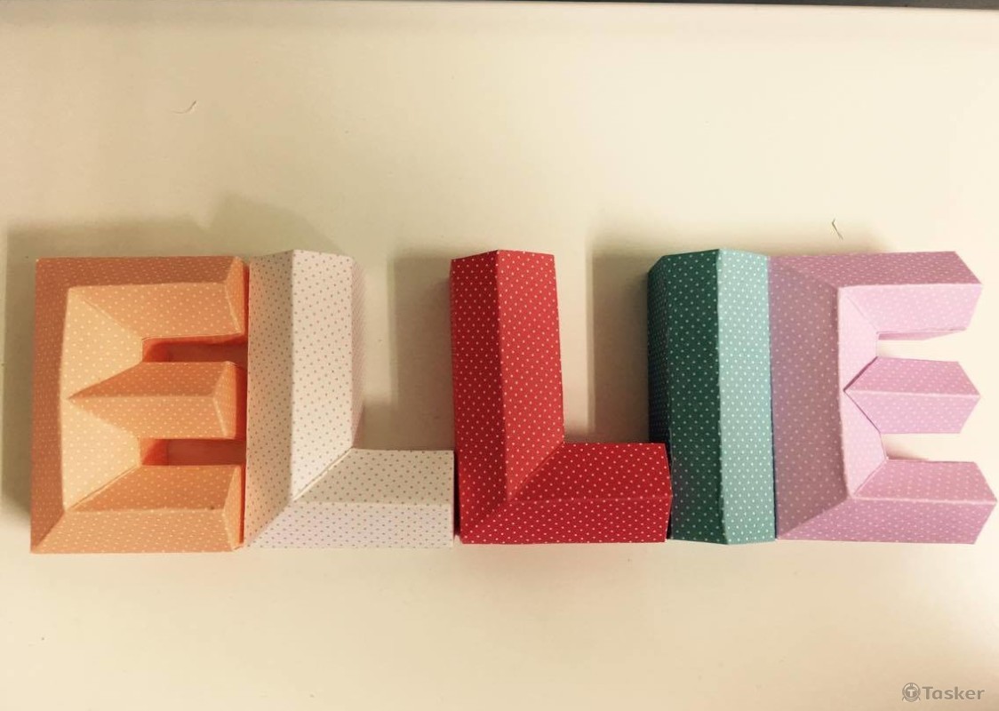 基本大小7.5公分高，寬3-8公分不等(依字母做改變)