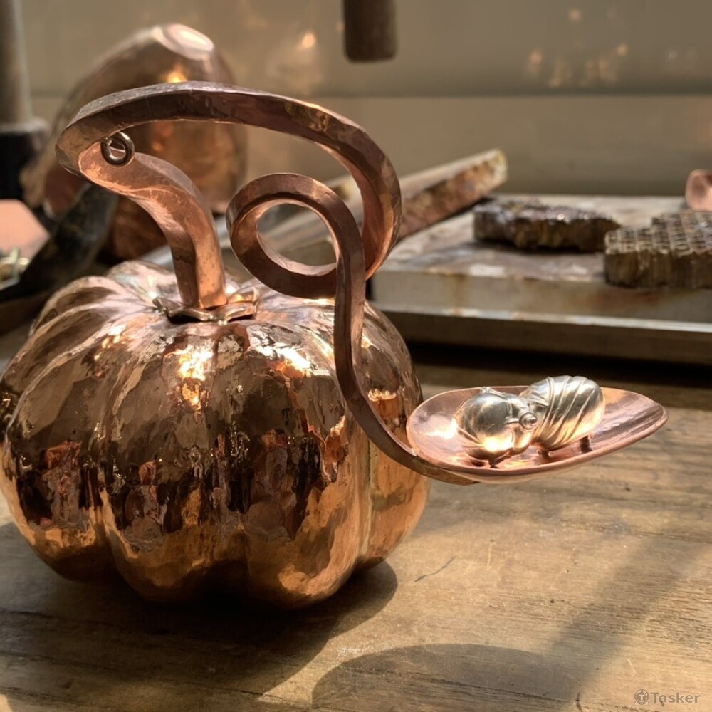 紅銅鍛敲訂製作品，為一位想送禮物給剛產生完祝福禮物的朋友