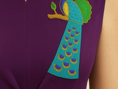   孔雀流蘇刺繡吊飾