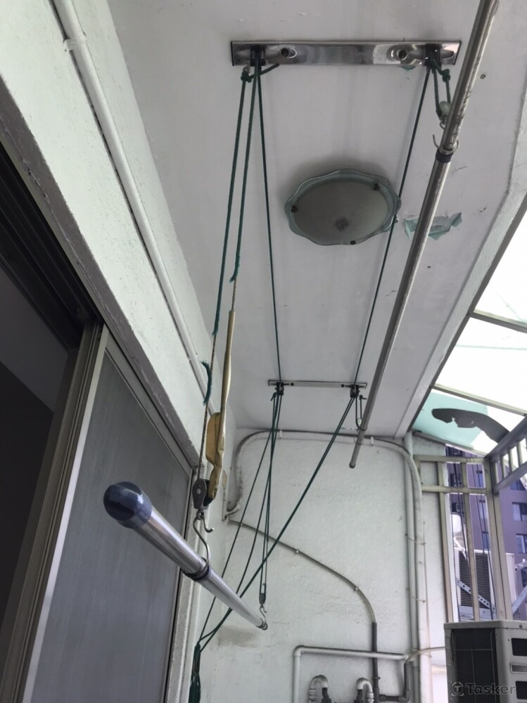 陽台天花板舊漆剝落