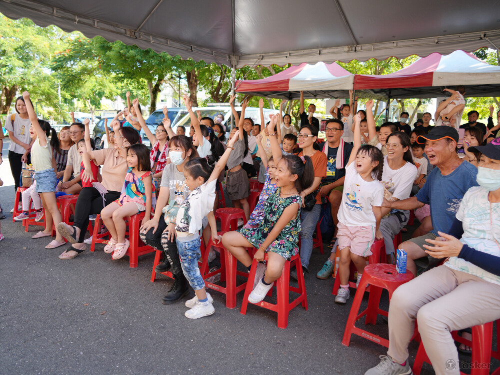 五結鄉同學繪-台下小朋友表情熱烈
