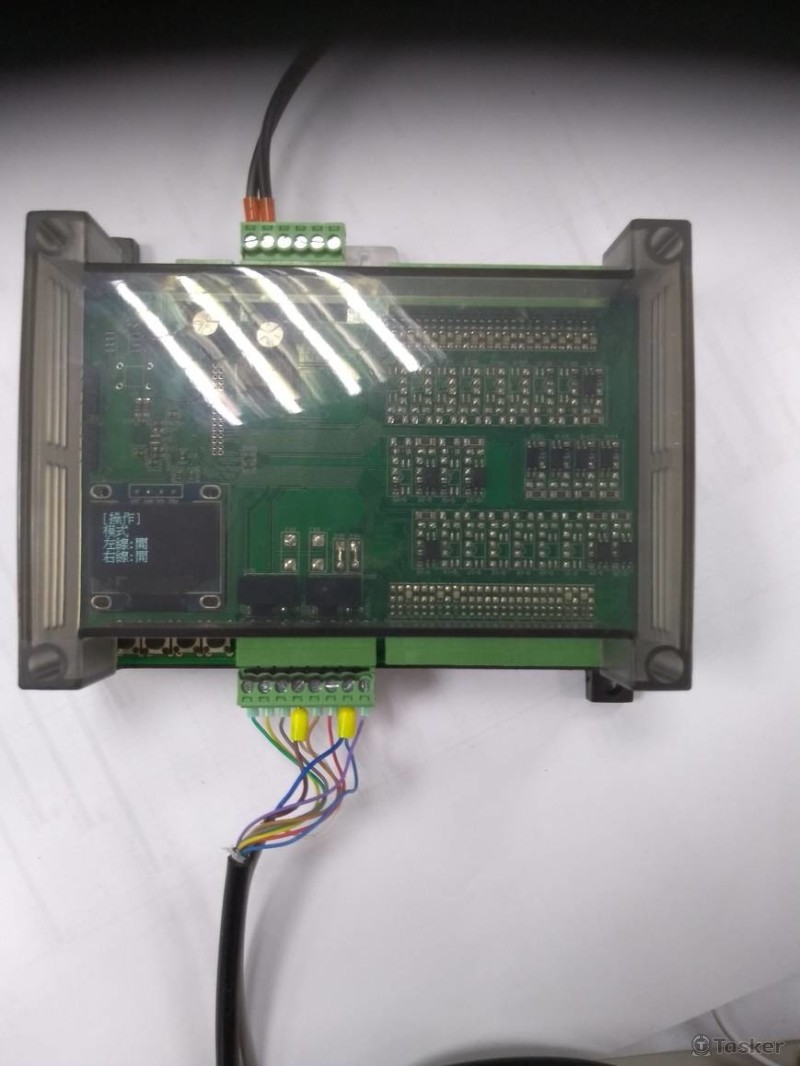PCB在透明工空盒中