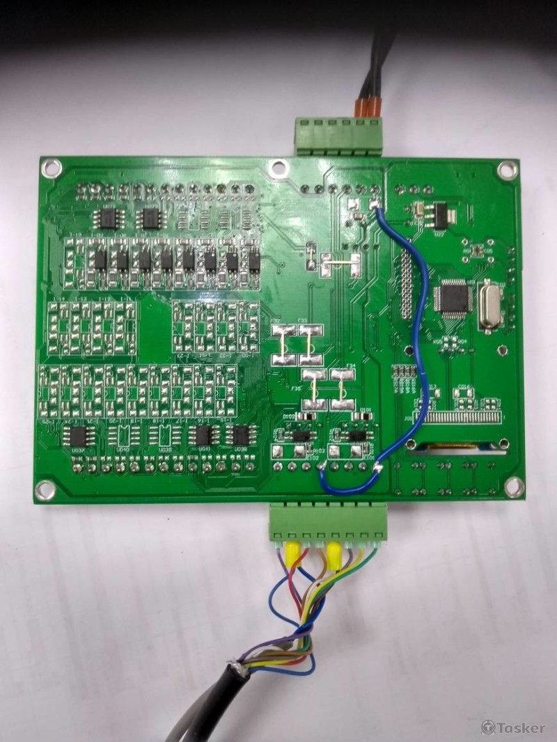 PCB背面,有需要的I/O才上件