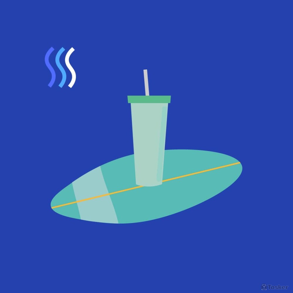 衝浪板和飲料杯