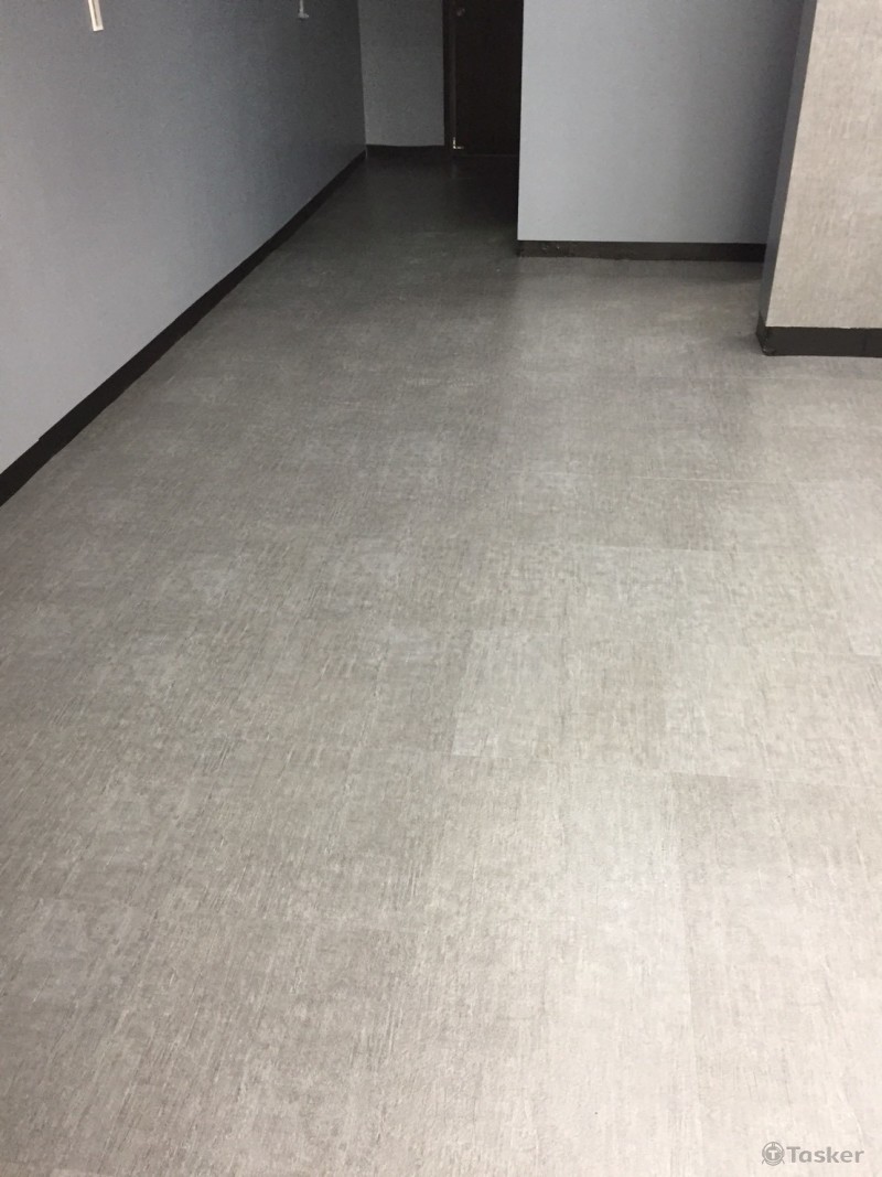 店面塑膠地板貼牆壁