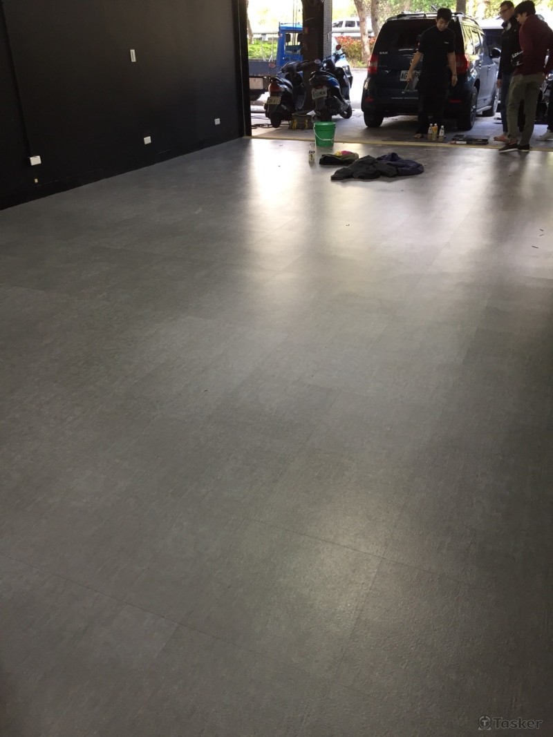 店面塑膠地板貼牆壁