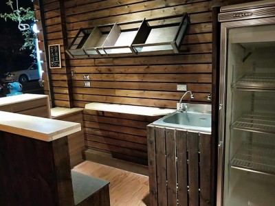 髮廊外復古吧檯