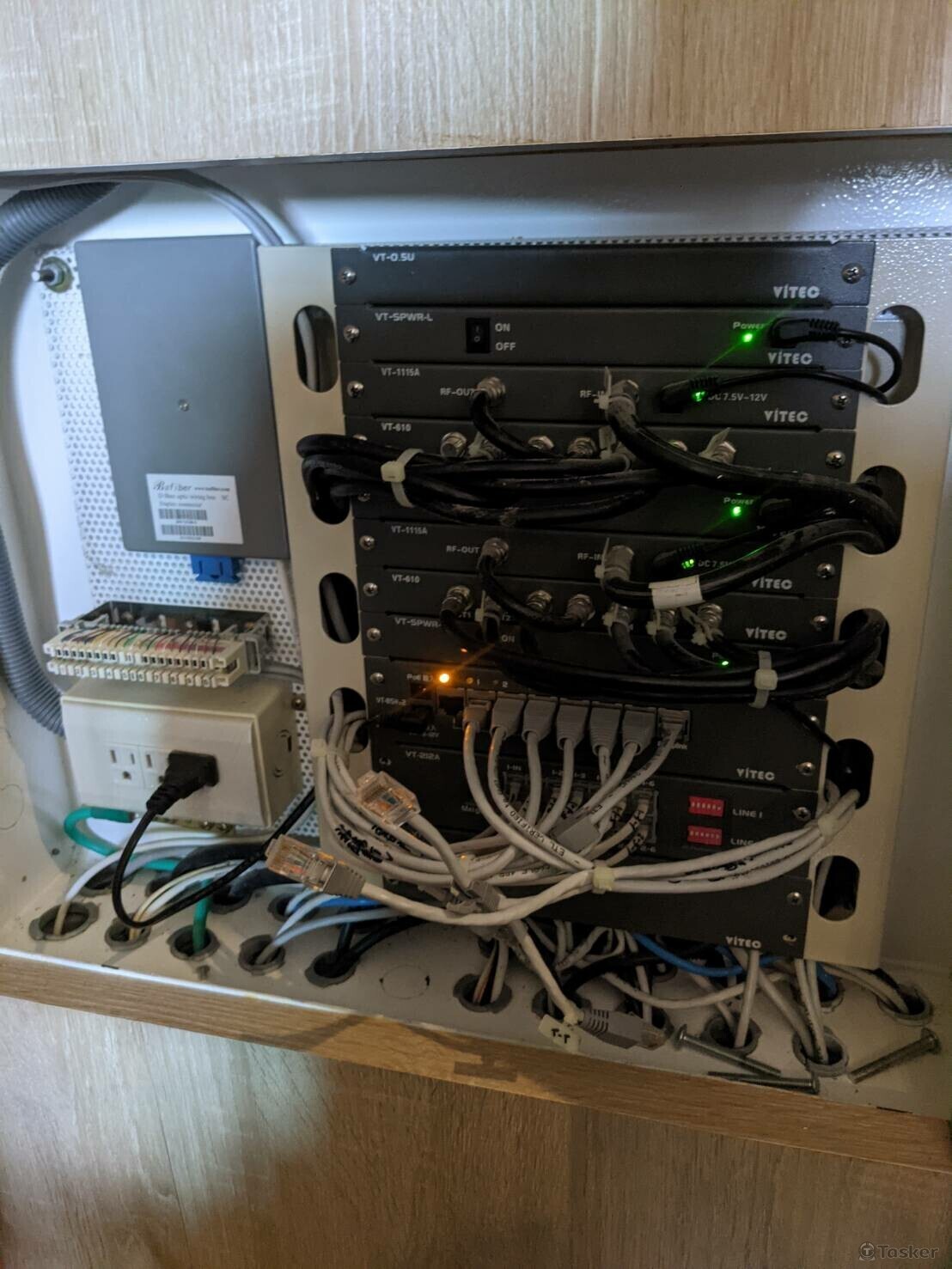 輕隔間批土、刷漆誠芳油漆工程有限公司Tasker找師傅