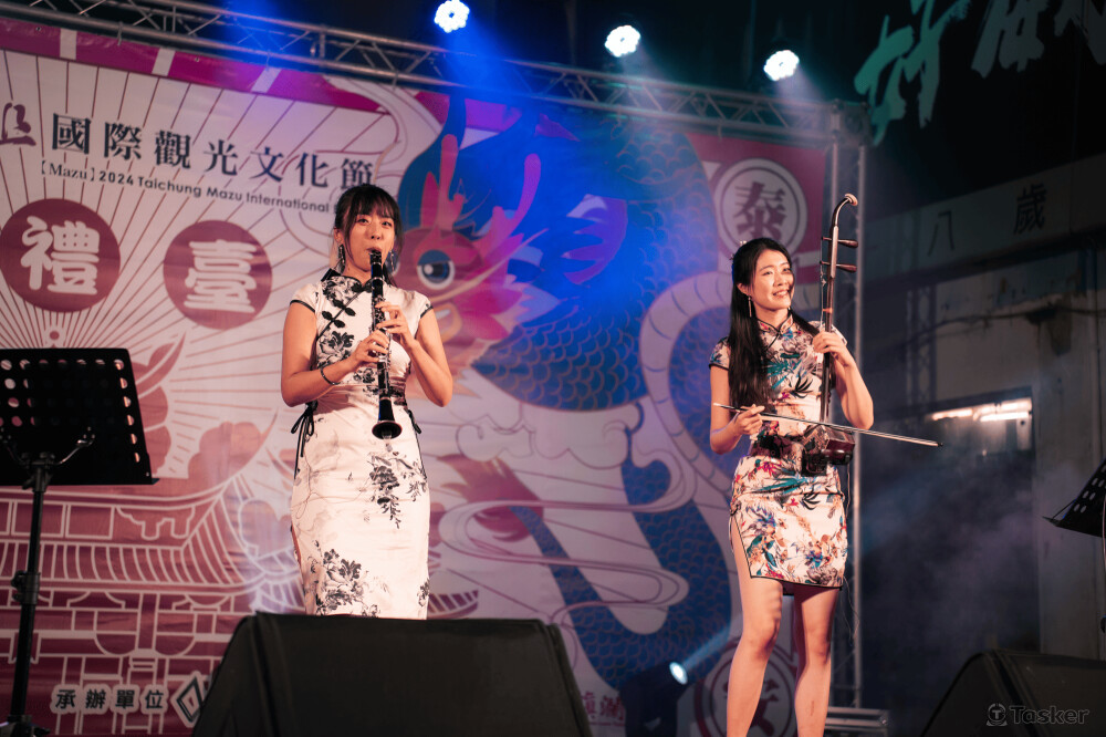 大甲媽國際觀光文化節－觀禮台演出－中西合璧活潑音樂和台下打成一片!