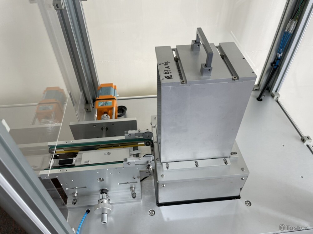 控制系統採用可程序控制器，控制系統的電氣線路與程序設計，性能穩定