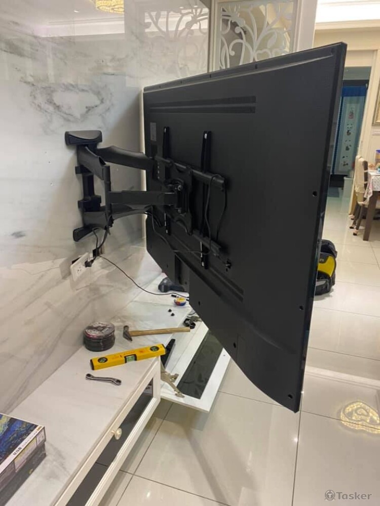 雙手臂安裝讓電視可以移動.其他角度觀看電視也ok