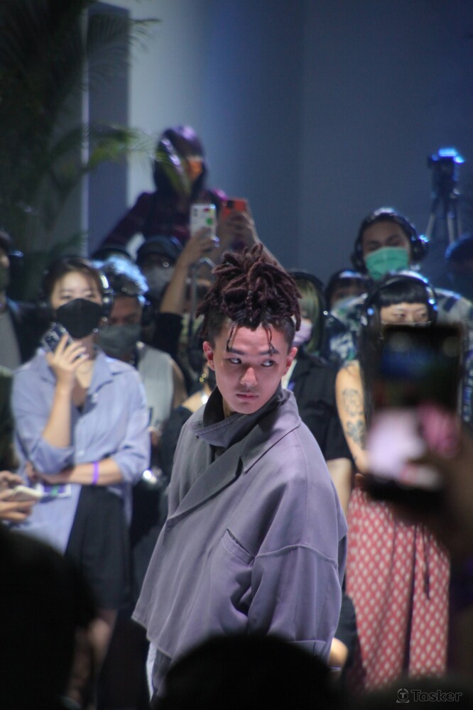 耳機派對Silent Disco 當任模特兒結合空翻元素