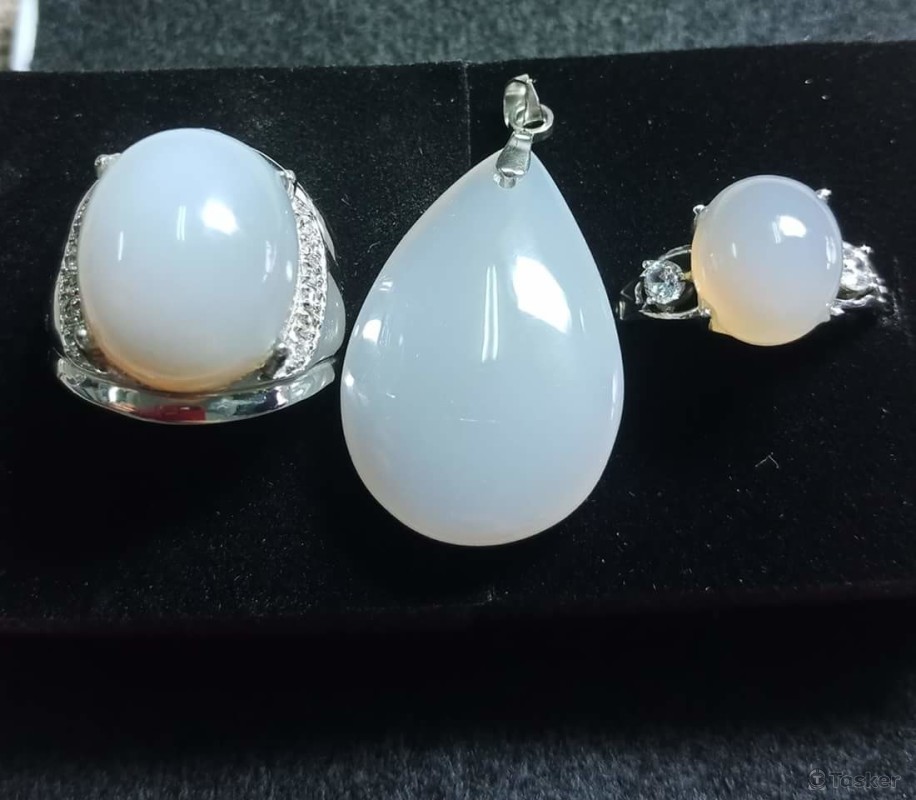 台東玉石-含瑪瑙質玉随