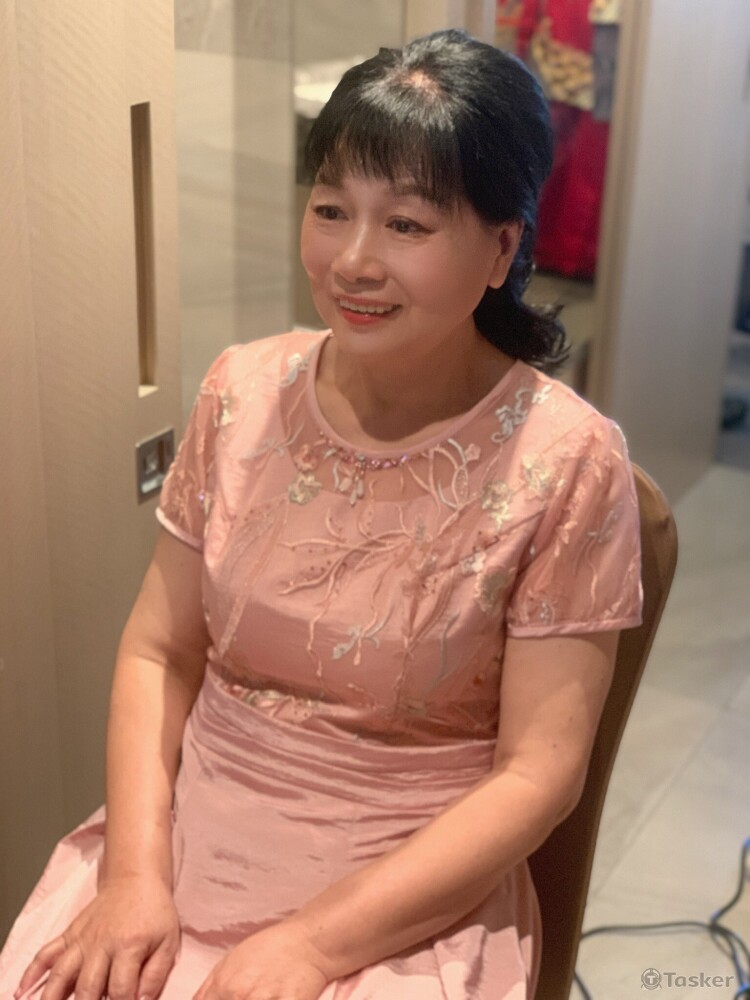 媽媽的清透不厚重的妝感。保留媽媽的氣質