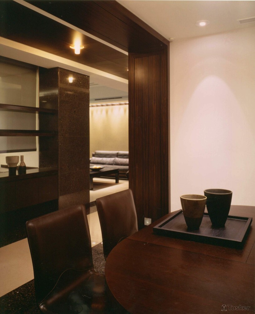 低調沉穩的餐廳及通道