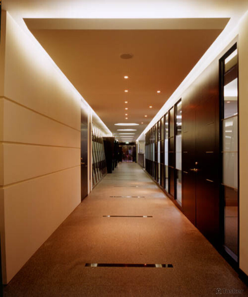 低調沉穩的主走道